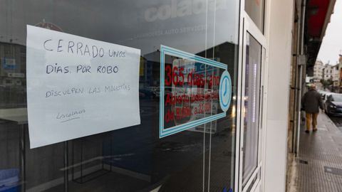 Cartel en una lavander�a de la zona de O San Marti�o.