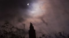 Imagen del eclipse de sol desde la torre de H�rcules en A Coru�a