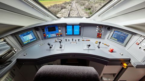 As� es la cabina de los AVE S-106
