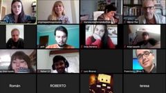 Alumnos de A Farixa, manteniendo una videoconferencia.
