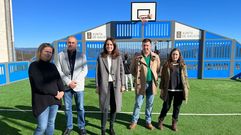 La pista multideportiva est en las instalaciones del CEIP de Manzaneda