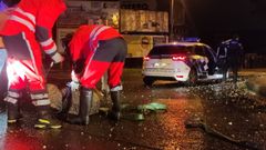 Aspecto de la v�a tras el accidente de tr�fico acaecido en el pol�gono de A G�ndara en la madrugada del s�bado al domingo.