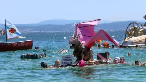 Festa da Dorna: Rejata de Embarcasi�ns feitas a machada e pan de millo na playa de Coroso
