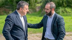 Valent�n Gonz�lez Formoso y Juli�n Bustelo, en una foto de archivo durante una visita a la parcela onde se construir� la residencia.