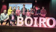 Los integrantes del Malam�a posan con sus premios acompa�ados de Marcos Fajardo, concejal de Deportes, y Jos� Ram�n Romero, alcalde de Boiro.