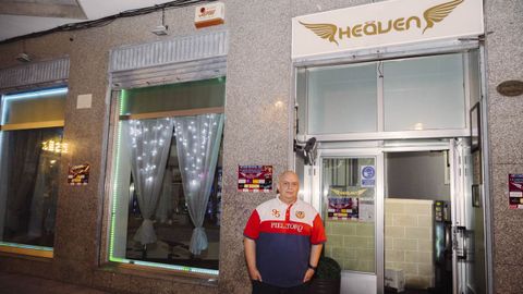 Juanjo, frente al Heaven, el pub en el que celebra la fiesta en honor a Niton's