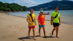 Socorristas en la playa de Bro�a