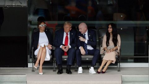 Donald Trump y el presidente de la FIFA, Gianni Infantino, junto a sus mujeres, Melania y Leena Al Ashqar, durante el partido entre el Chelsea y el PSG, el pasado día 13 en Nueva Jersey