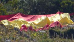 Vox despliega en Gibraltar una bandera de Espa�a de tama�o gigante
