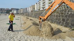 Trabajos de colocaci�n de los puntos wifi y c�maras de la playa de Silgar, en Sanxenxo
