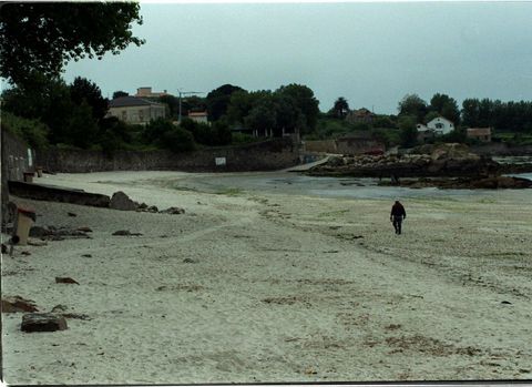 Un muro cerraba toda la playa de Santa Baia, en Alcabre.