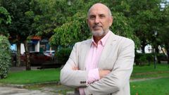 O alcalde pobrense, José Carlos Vidal, nos xardíns Valle Inclán.