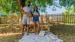 Noemi y David han emprendido con un negocio de productos artesanales para bebs