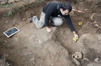 Quiroga (2008). Recuperados los cad�veres de seis agricultores de Valdeorras que se hab�an ocultado en la aldea de Cereixido para escapar de la represi�n y acabaron asesinados por falangistas. 