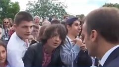 Macron abronca a un adolescente por llamarle �Manu�