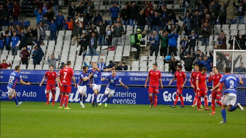 Carlos Hernandez Carlos Tartiere Real Oviedo Numancia Horizontal.Los futbolistas del Real Oviedo celebran el gol de Carlos Hernandez