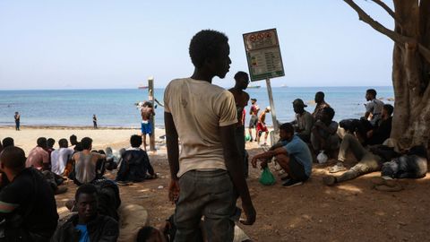 Algunos de los emigrantes que siguen en Ceuta