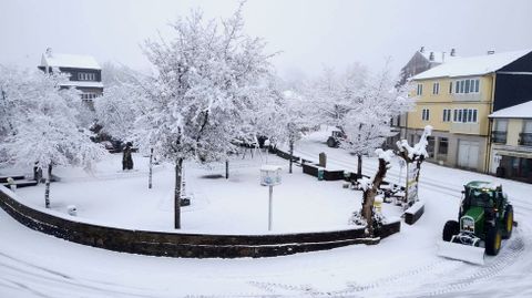 A Santa Cruz do Incio, cubierto de nieve esta maana