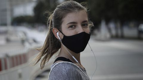 Laura Geltabert la lleva pueste desde la desescalada al vivir con personas de riesgo