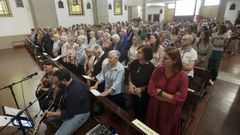 Las religiosas, en el primer banco de la iglesia, se emocionaron durante la jornada.