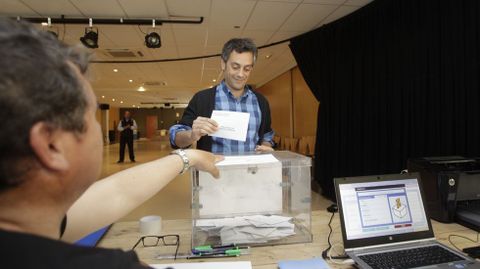 A Corua. Vota el lder de la Marea, Xulio Fernndez