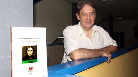 Torrado compagina su faceta como escritor con su trabajo como profesor de Ingl�s en el instituto boirense de A Cachada 