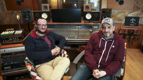 Dani Abeledo, a la izquierda, y Melo Garc�a, retratados ayer en las instalaciones de RR Studio's