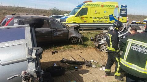 Accidente en la A-66 a la altura de Villama��n.Accidente en la A-66 a la altura de Villama��n