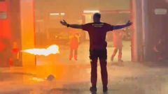 Arca, al final de su �ltimo turno de bomberos, recibi� una emotiva despedida por parte de sus compa�eros del parque de Santiago.