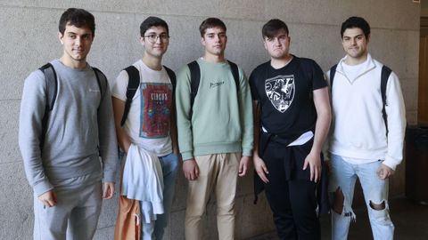 Iago, Martn, David, lvaro y Giancarlo tienen 18 aos y estudia Robtica 