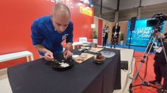 El cocinero Diego Domnguez se encarg del showcooking en el ICEX, donde defendi la caldidad del pescado congelado.