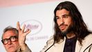 Oliver Laxe, en la comparecencia de prensa en Cannes, acompañado del actor Sergi López.