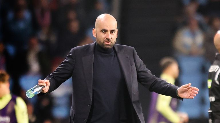 El entrenador del Celta, Claudio Gir�ldez, durante el partido frente al Mallorca de este domingo en Bala�dos.