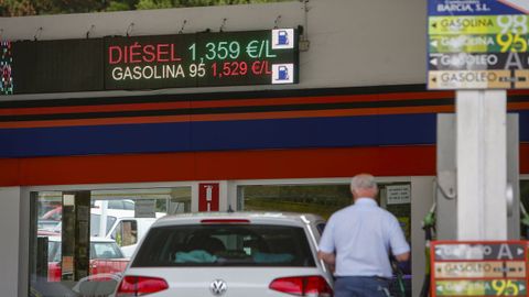 El precio del combustible suele fluctuar a lo largo de la jornada, con la subida o bajada de varios cntimos y ayer en la gasolinera Barcia el disel estuvo a 1,35 y a 1,33 euros