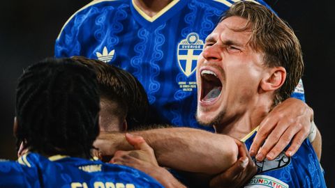 El jugador del Celta Carl Starfelt, en el partido de la repesca del mundial de Suecia ante Ucrania.