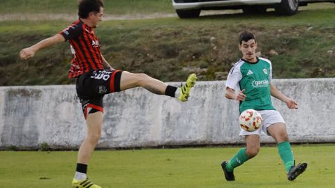 Ant&oacute;n realiza un centro en el encuentro ante el Lal&iacute;n. 