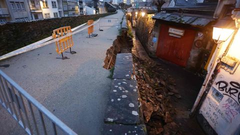 El adarve qued� tambi�n vallado