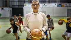 Juan Filgueiras, en el pabell�n del colegio Santiago Ap�stol de Nar�n