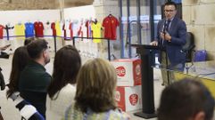 El conselleiro de Emprego, Jos� Gonz�lez, en Exponav durante la apertura de la jornada organizada por AJE Galicia.