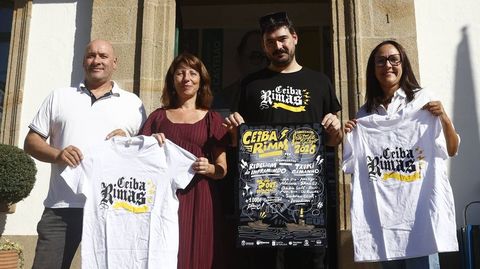 <span lang= gl >Julio Alcalde, Sol Agra, Rom�n Casta�o e Ana Vidal presentaron a iniciativa en Rianxo</span>
