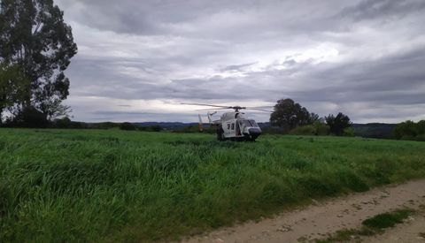 Un helic�ptero de la Guardia Civil participa en las labores de b�squeda