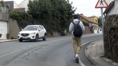 Imagen de archivo de un patinete el�ctrico circulando por la AC-305.