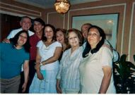 Roberto Fern�ndez Miranda (primero por la izquierda) con Zo� Vald�s y los hijos de Batista en una foto publicada en el blog de la escritora