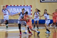 Para las jugadoras locales era su primer partido de pretemporada y se not� en la cancha. 