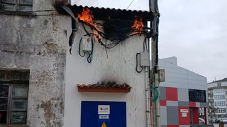 Las llamas afectaron al cableado de fuera y a los fusibles del interior de la instalaci�n