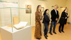 Carmen Pomar, Bel�n Trigo, Daniel P�rez e Maruxa Su�rez durante a inauguraci�n da exposici�n sobre Alfredo Bra�as en Carballo