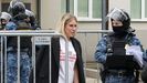 Liubov S�bol llevaba puesta en el juicio una camiseta con la inscripci�n ��D�nde est� la causa penal por el envenenamiento de Navalni?�