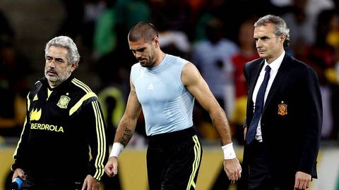 Valdés abandona el Soccer City lesionado