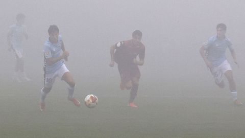 La niebla dificultó la visibilidad y obligó a retrasar el arranque del segundo tiempo