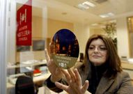 Los establecimientos reciben un distintivo por su apoyo.